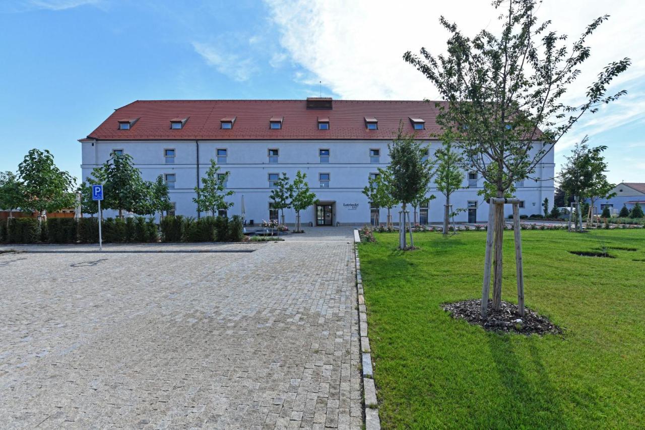 Lotrinsky Hotel Velké Pavlovice المظهر الخارجي الصورة