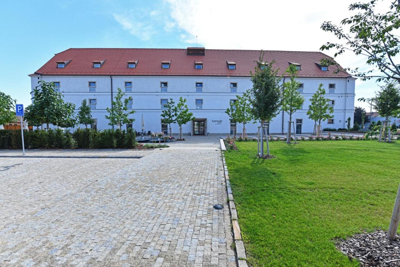 Lotrinsky Hotel Velké Pavlovice المظهر الخارجي الصورة